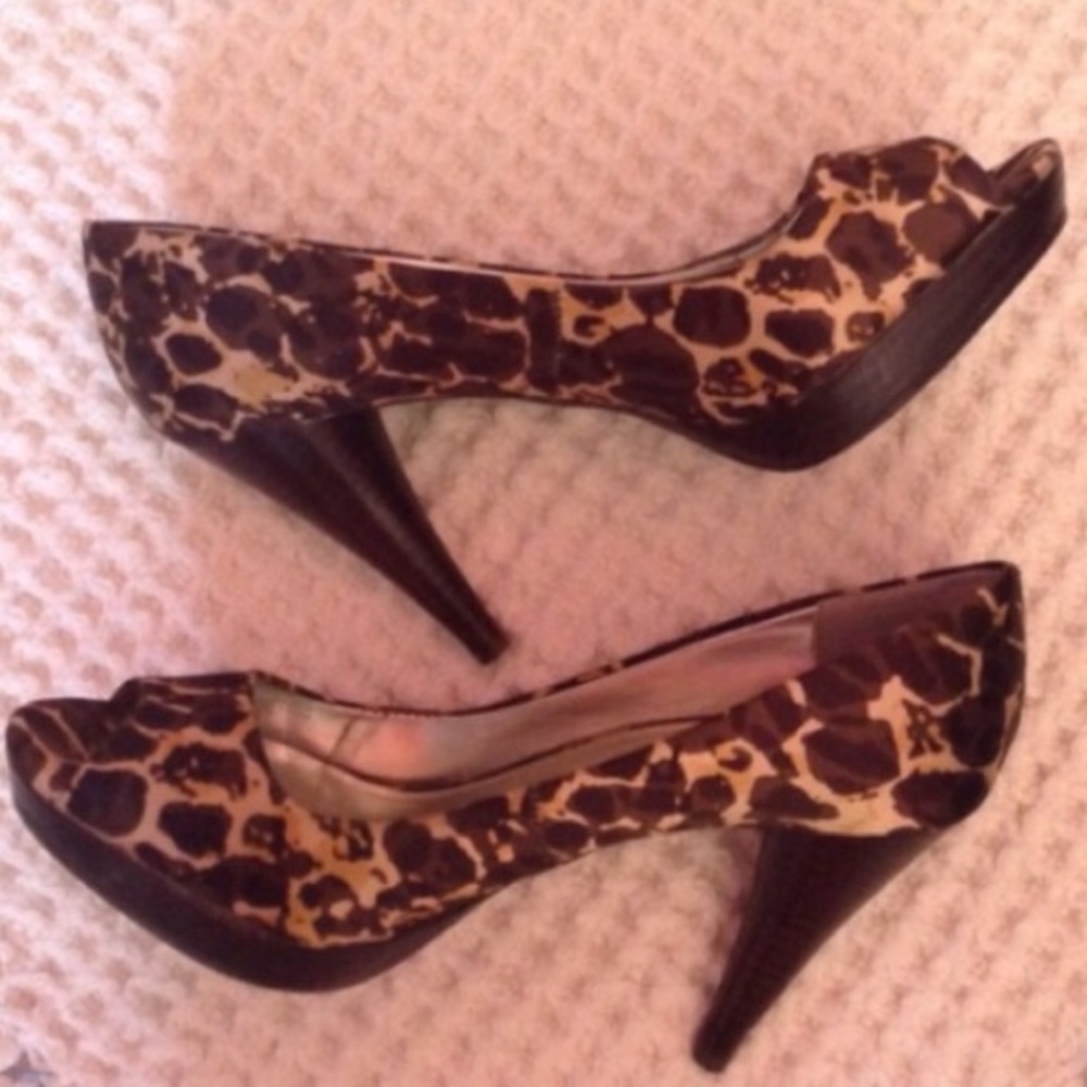 LEOPARD SATIN PEEP TOE ROUND HEELS 7. 5 M